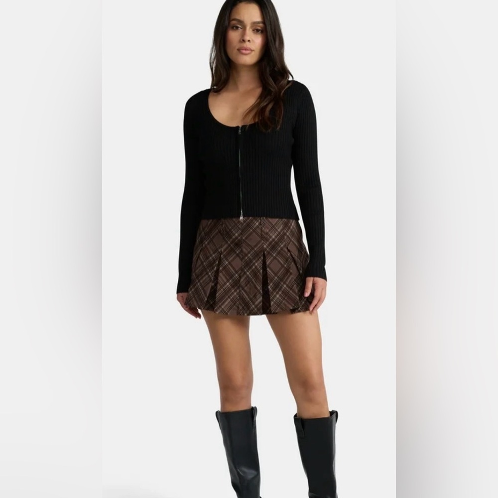Steve Madden Women's Black Ribbed 2-Way Zipper Crop Top